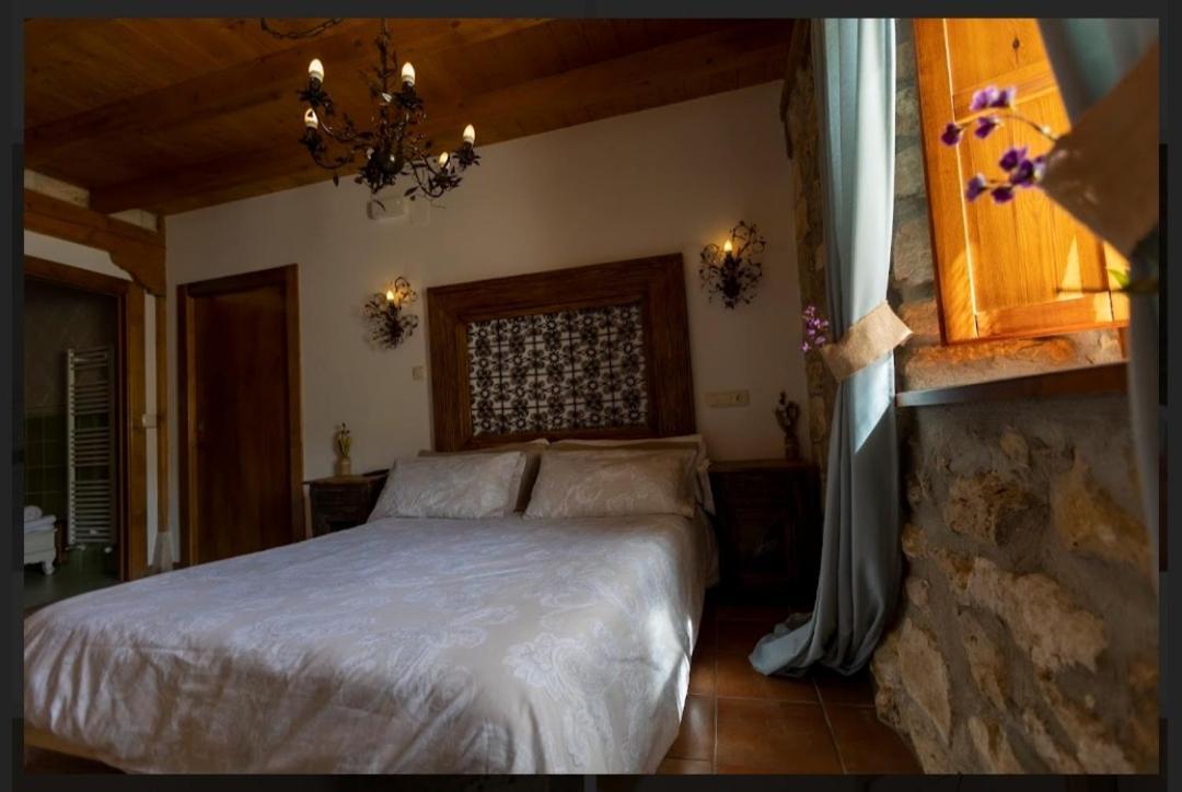 Hotel Rural En Las Cascadas De Tobera Extérieur photo