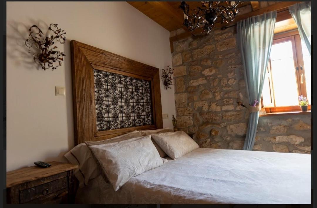 Hotel Rural En Las Cascadas De Tobera Extérieur photo